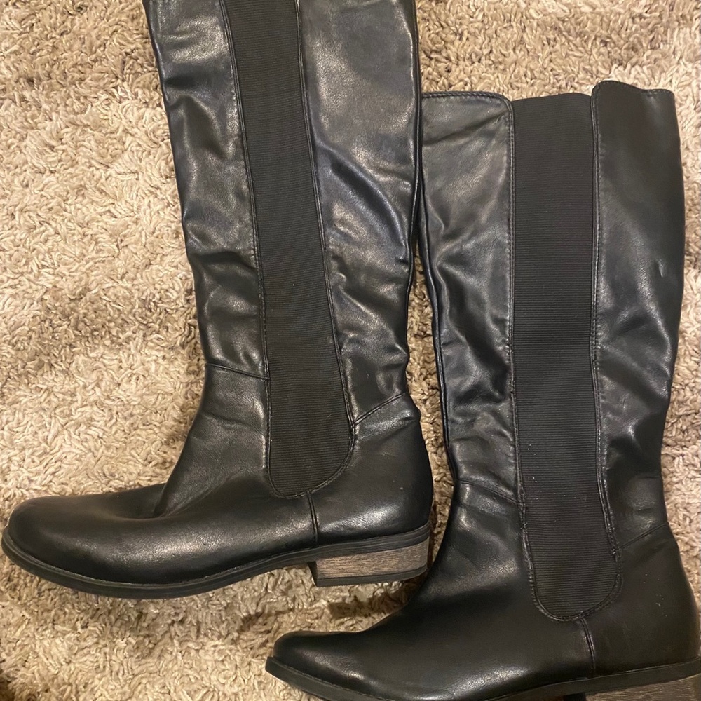 Size 8 black womens boots